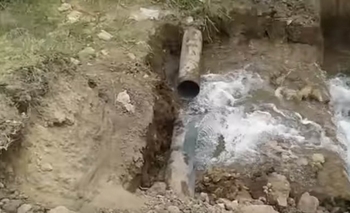 Imagen de la nota: Finalmente Coopelectric reparó una cañería de agua y repuso el servicio