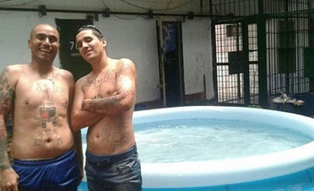 Imagen de la nota: Presos con pileta en la cárcel generaron un escándalo