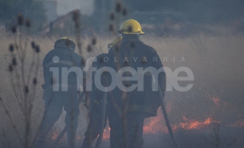 Imagen de la nota:  Otra noche con varios incendios de pastos 