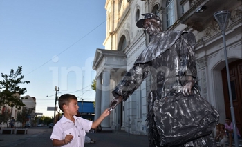 Imagen de la nota:  El arte de las Estatuas Vivientes llegó al Paseo 
