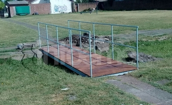 Imagen de la nota: Instalaron cruce peatonal en plaza de barrio CECO