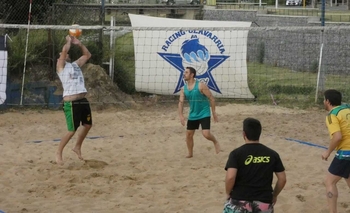 Imagen de la nota: Empieza el Torneo de beach vóley con una veintena de equipos