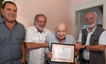 Imagen de la nota: Vitale entregó reconocimiento a Héctor Cura