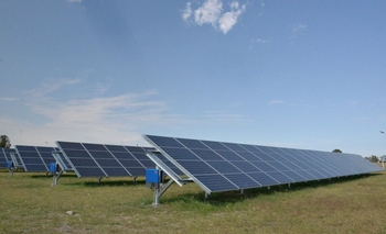 Imagen de la nota: Adjudican la construcción de cinco parques solares: uno estará en Azul