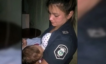 Imagen de la nota: Mujer policía amamantó a una beba tras la muerte de su madre 