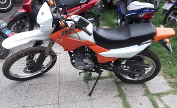 Imagen de la nota:  Encontraron una moto  en el barrio CECO I
