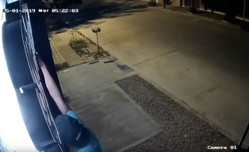 Imagen de la nota: Video: rompieron el cartel de un centro de rehabilitación 