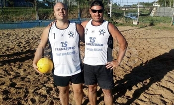 Imagen de la nota: Más de una veintena de parejas iniciaron el Torneo de beach vóley