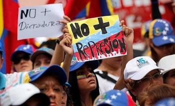 Venezolanos convocan a una marcha en Olavarría Imagen de la nota: Venezolanos convocan a una marcha en Olavarría