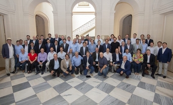 Kicillof se reunió con intendentes opositores y Galli concurrió Imagen de la nota: Kicillof se reunió con intendentes opositores y Galli concurrió