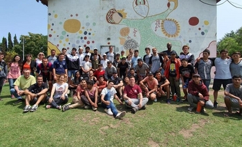 Estudiantes pasó un día con la comunidad Cumelén Imagen de la nota: Estudiantes pasó un día con la comunidad Cumelén