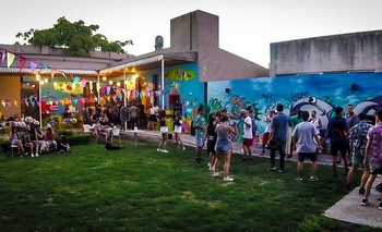 Imagen de la nota: Música electrónica en el patio del Centro Cultural