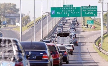 Vacaciones: 2.500 vehículos por hora hacia la Costa Imagen de la nota: Vacaciones: 2.500 vehículos por hora hacia la Costa