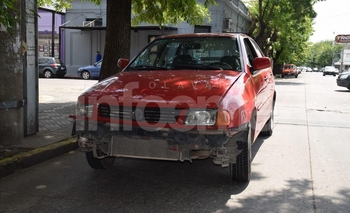 Fuerte choque entre dos vehículos en pleno centro Imagen de la nota: Fuerte choque entre dos vehículos en pleno centro