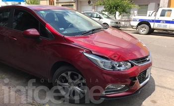 Imagen de la nota: Se peleó con la policía y un auto lo atropelló