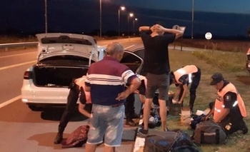 Imagen de la nota: Llevaban marihuana y un perro los descubrió