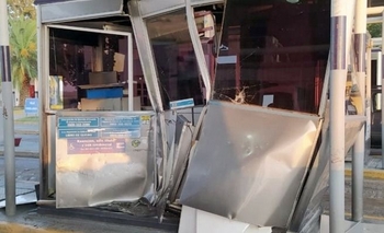Imagen de la nota:  Ruta 205: un acoplado se incrusto en la cabina del peaje