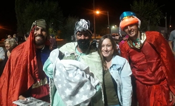 Imagen de la nota: Los Reyes Magos llegaron al barrio AOMA