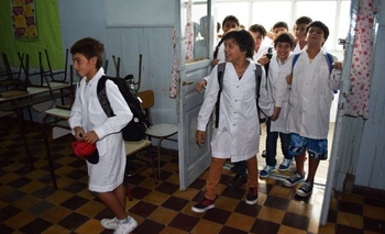 Coronavirus: vacunarán a docentes en febrero Imagen de la nota: Coronavirus: vacunarán a docentes en febrero