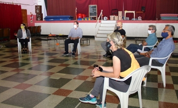 Funcionarios se reunieron con vecinos de Sierras Bayas Imagen de la nota: Funcionarios se reunieron con vecinos de Sierras Bayas