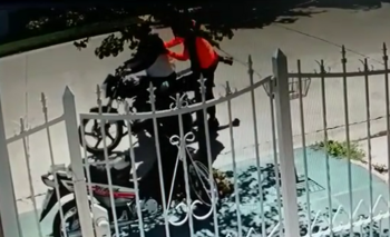 Video: robo de motochorros en el barrio 10 de junio Imagen de la nota: Video: robo de motochorros en el barrio 10 de junio