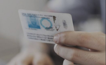 Una olavarriense tuvo que esperar 20 años para obtener su DNI por primera vez Imagen de la nota: Una olavarriense tuvo que esperar 20 años para obtener su DNI por primera vez