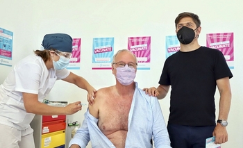 Imagen de la nota: Gollan, el primer mayor de 60 años en aplicarse la vacuna