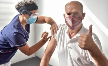 Imagen de la nota: El intendente de Pehuajó se aplicó la vacuna Sputnik V