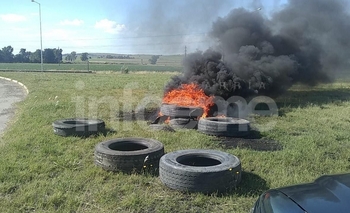Imagen de la nota: Paro de camiones fleteros en ruta 51 y 226 