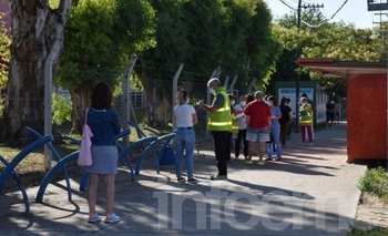 Cuadras de cola para testearse en el Hospital Municipal Imagen de la nota: Cuadras de cola para testearse en el Hospital Municipal