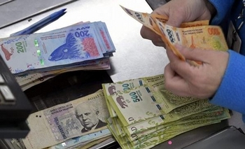 Imagen de la nota: El peso argentino fue la segunda moneda más devaluada del mundo 