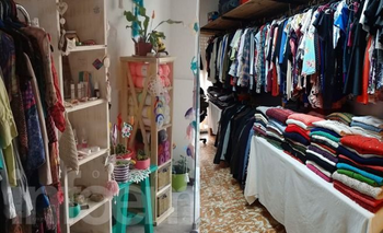 Imagen de la nota: Una segunda oportunidad para la ropa que alguien dejó