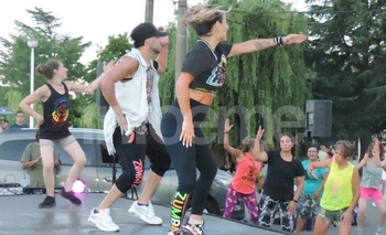 Imagen de la nota: Zumba Solidaria: mucha gente y 90 minutos de baile
