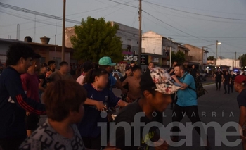 Imagen de la nota: Tras el operativo, la policía reprimió con balas de goma