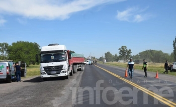 Una mujer hospitalizada tras ser embestida por un camión Imagen de la nota: Una mujer hospitalizada tras ser embestida por un camión