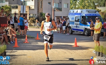 Imagen de la nota: Irineo Macías participó del triatlón de Azul