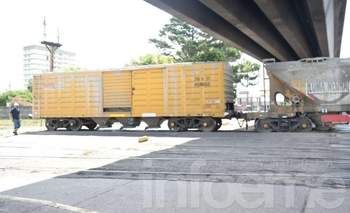 Imagen de la nota: Se descarrilló un tren bajo el puente de la Avenida Colón