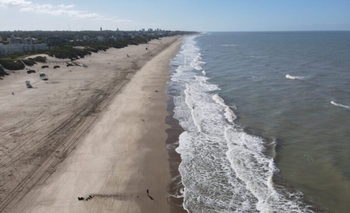 Cariló: buscan desesperadamente a dos hombres que entraron al mar en Kayak y desaparecieron Imagen de la nota: Cariló: buscan desesperadamente a dos hombres que entraron al mar en Kayak y desaparecieron