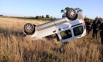 Imagen de la nota: Cuatro olavarrienses despistaron y volcaron en la Ruta 226 a la altura de Bolívar