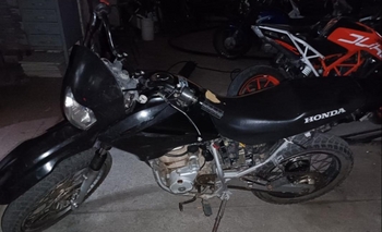 Imagen de la nota: Otra moto al Corralón Municipal: iba sin patente y tenía el N° de motor trucho