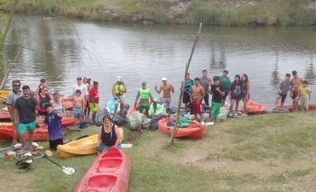 Imagen de la nota: Remada Verde juntó 20 bolsas de basura del Arroyo Tapalqué