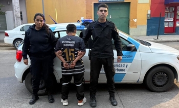 Imagen de la nota: Joven fue aprehendido cuando robaba elementos de una camioneta estacionada