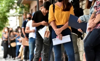 Imagen de la nota: El gobierno le puso tope a la prestación por desempleo de Anses y quedó abajo de la línea de indigencia