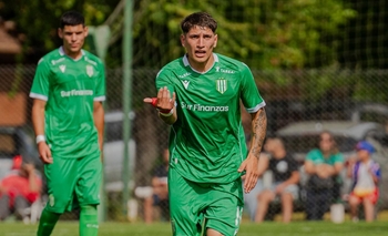 Imagen de la nota: Joaquín González de Banfield hasta 2028: firmó su contrato