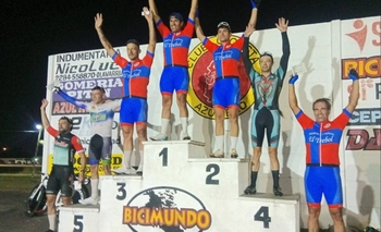 Imagen de la nota: Ciclistas de Olavarría, en el podio del “Gran Premio Lo de Furio”