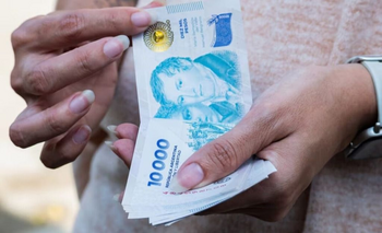 Imagen de la nota: Oficializan la paritaria estatal con suba del 2% y bono, pese al rechazo de ATE