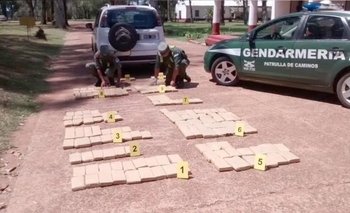 Detienen en Corrientes al olavarriense que tenía 90 kilos de marihuana en Barrio jardín Imagen de la nota: Detienen en Corrientes al olavarriense que tenía 90 kilos de marihuana en Barrio jardín