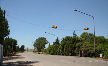 Imagen de la nota: Esta semana se pondrá en funcionamiento el nuevo semáforo