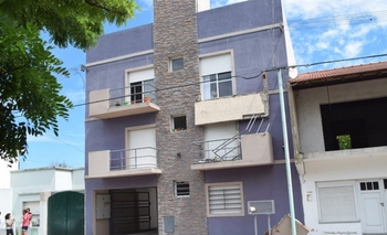 Cayó balcón de un edificio en Villa Floresta: no hubo heridos de milagro Imagen de la nota: Cayó balcón de un edificio en Villa Floresta: no hubo heridos de milagro