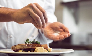 Tan sólo tres gramos menos de sal podrían evitar 6000 muertes Imagen de la nota: Tan sólo tres gramos menos de sal podrían evitar 6000 muertes